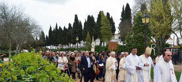 A peregrinação teve início no Seminário com uma celebração na capela |Foto: Mário Afonso|