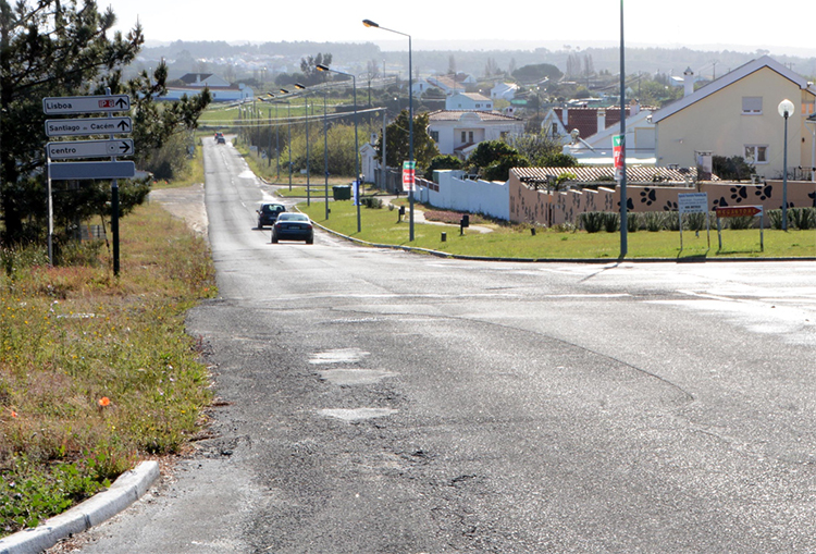 A Câmara de Santiago do Cacém investe na requalificação de um troço de cerca de três quilómetros da estrada que liga duas cidades do concelho |Foto: CMSC|
